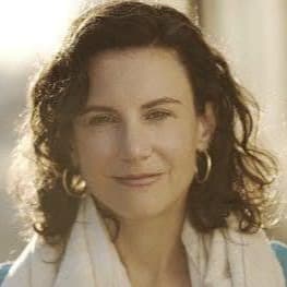 Headshot of Hannah Rosenzweig