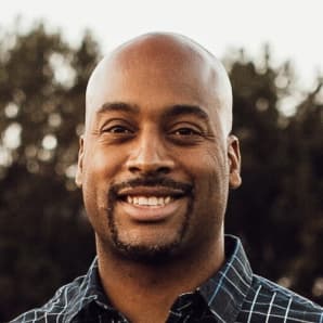 Headshot of Laurence Goolsby